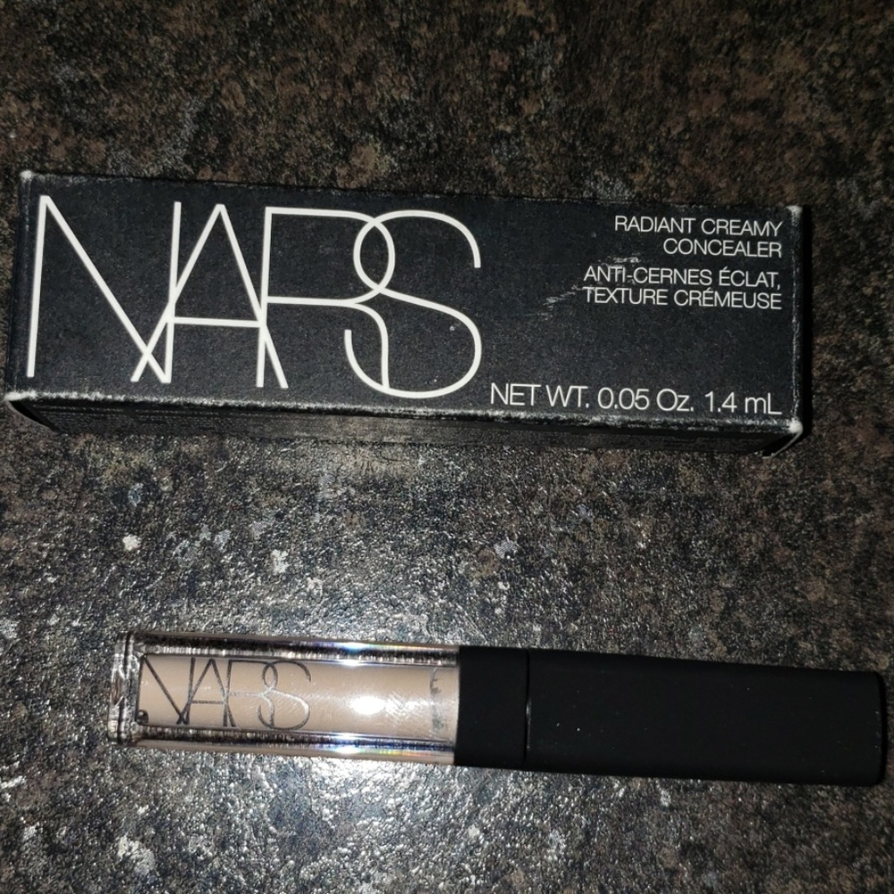 Nars
Radiant Creamy Concealer Mini custard

Med 1